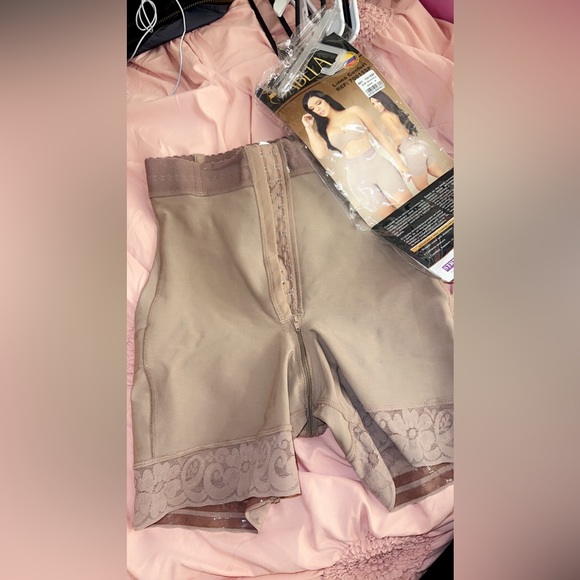 Shapewear - Picture 1 of 3
